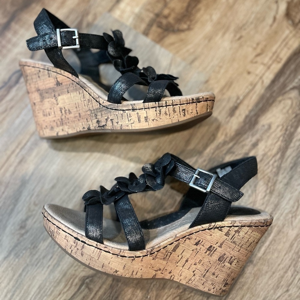 B.o.c | Born Concepts Floral Wedges Size 9